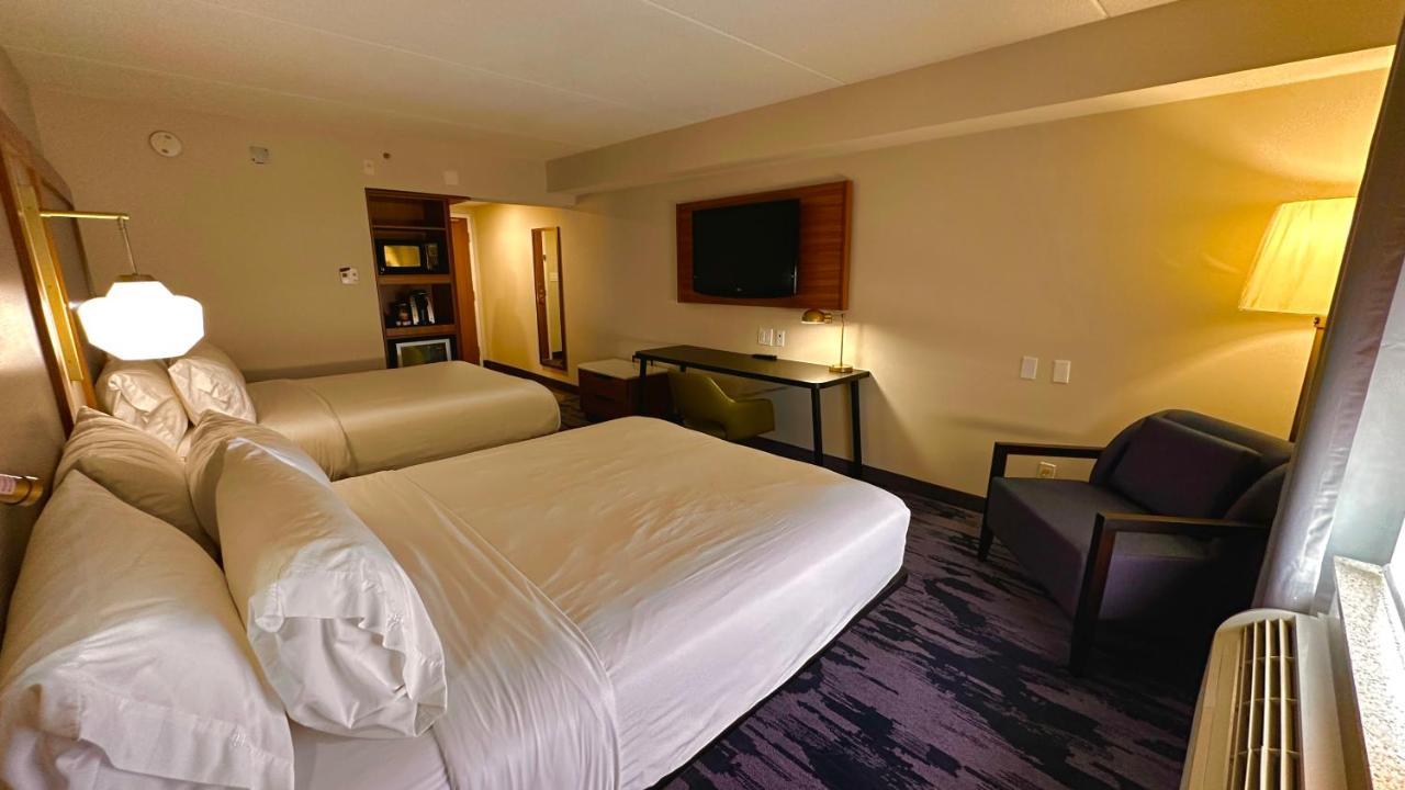 Newmarket Hotel And Suites Екстер'єр фото