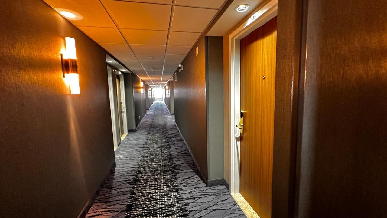 Newmarket Hotel And Suites Екстер'єр фото