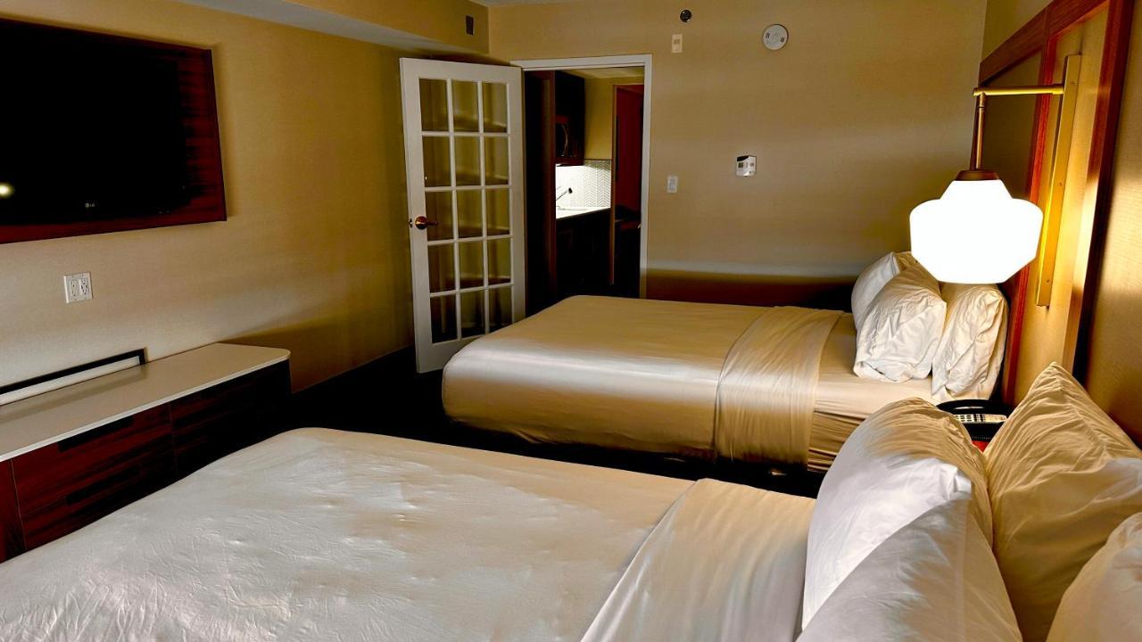 Newmarket Hotel And Suites Екстер'єр фото
