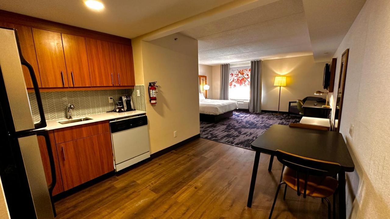 Newmarket Hotel And Suites Екстер'єр фото