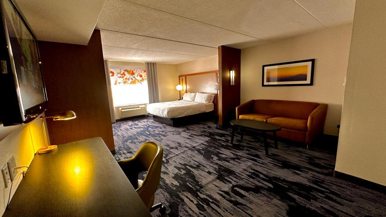 Newmarket Hotel And Suites Екстер'єр фото