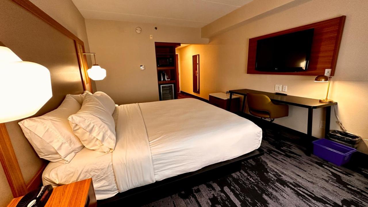 Newmarket Hotel And Suites Екстер'єр фото