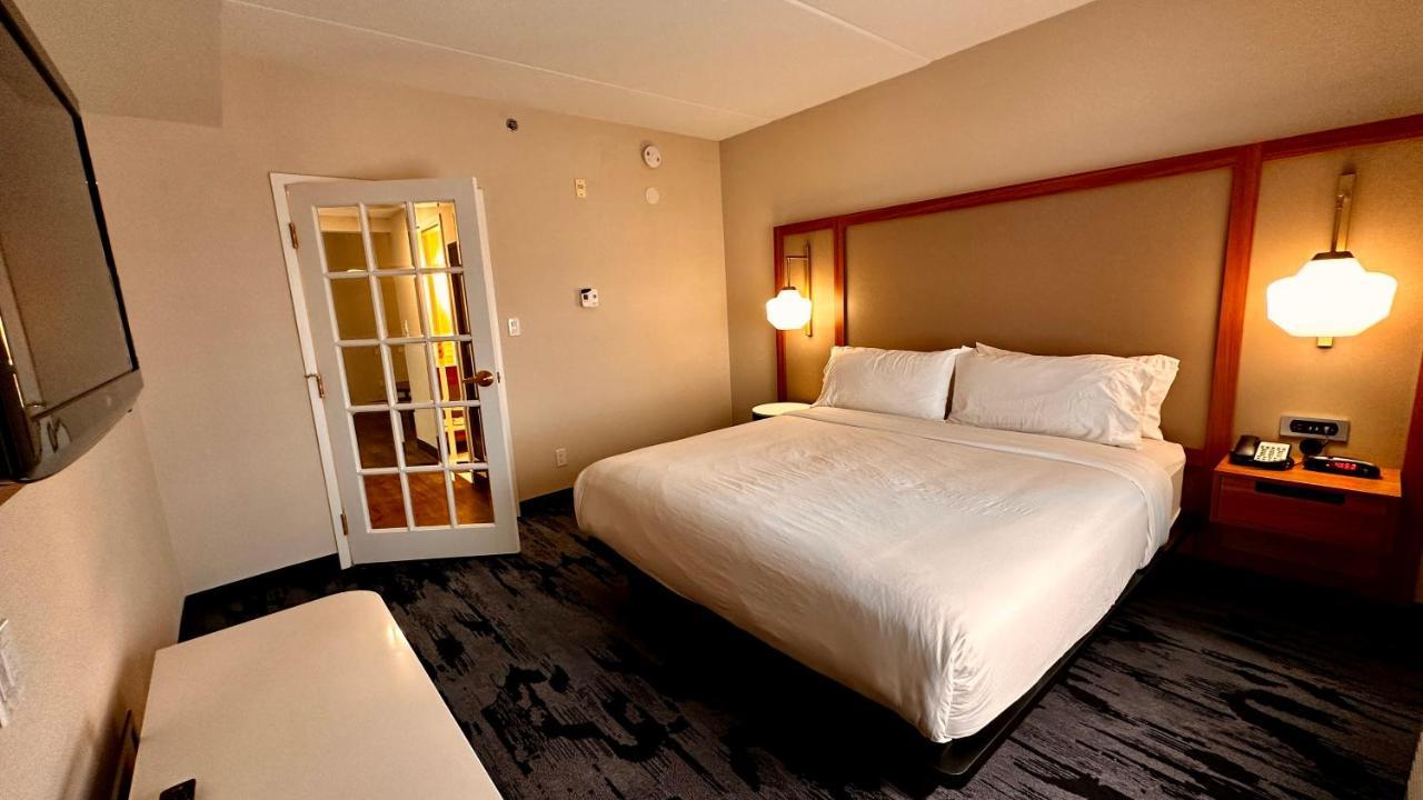 Newmarket Hotel And Suites Екстер'єр фото